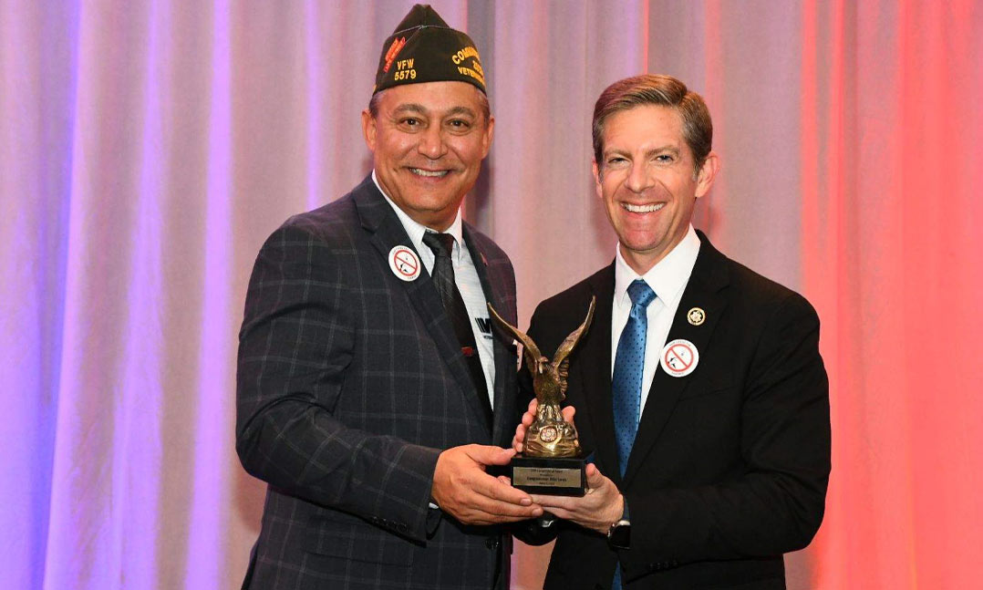 VFW National Commander Duane Sarmiento presents the 2024 VFW Congressional Award to Rep. Mike Levin