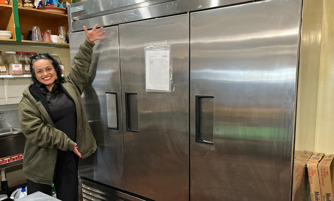 San Diegans donate fridge to VFW Post in need
