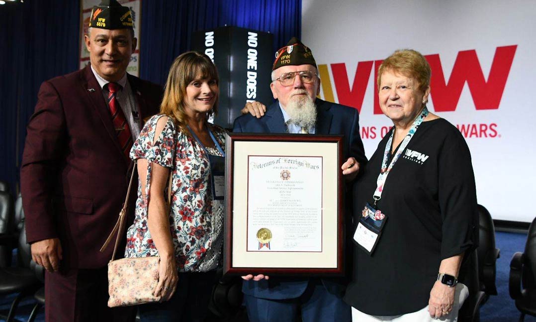 VFW National Commander Sarmiento presents Biedrzycki Service Award to Jerry Jayrouz
