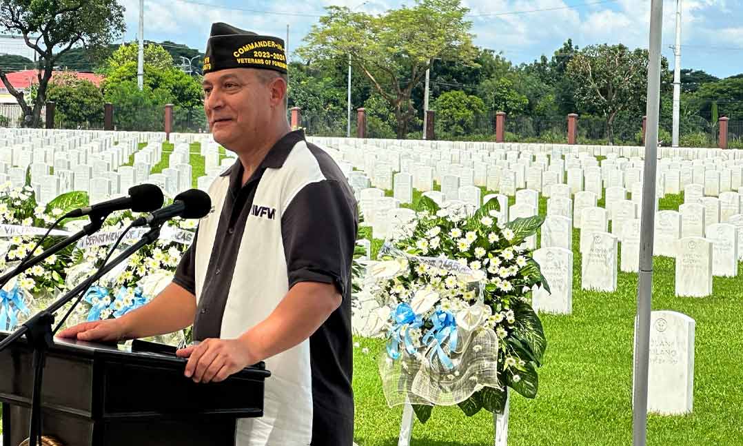 VFW National Commander speaks as two VFW members are laid to rest